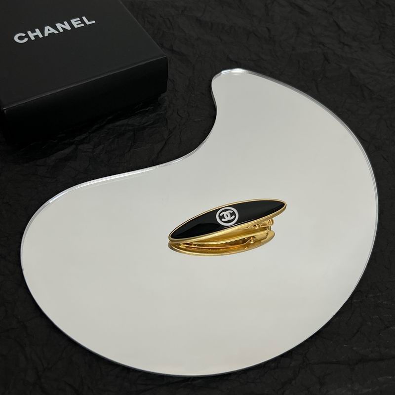 Chanel Brooch 3lyx231